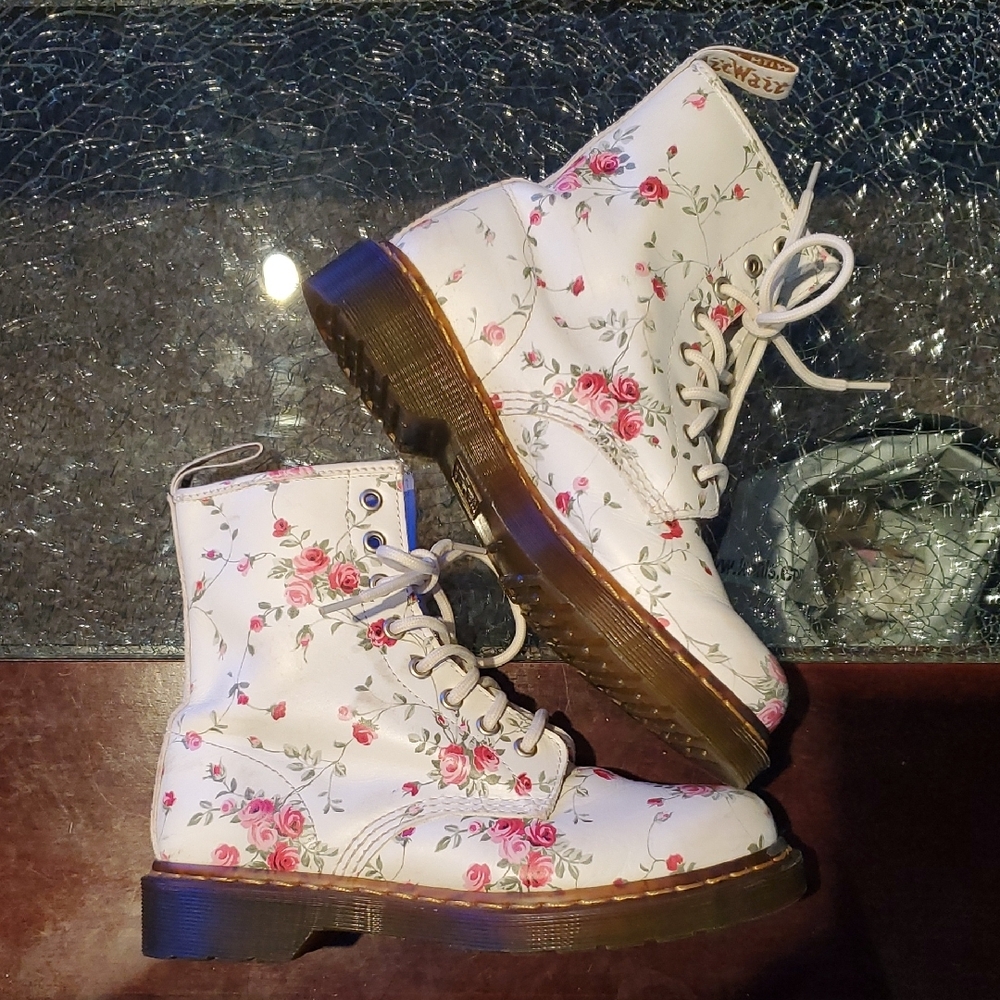doc marten genuine leather creamy white rose floral combat boots womens 7 11821 - Picture 9 of 11